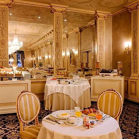 Palace 4* 科莫