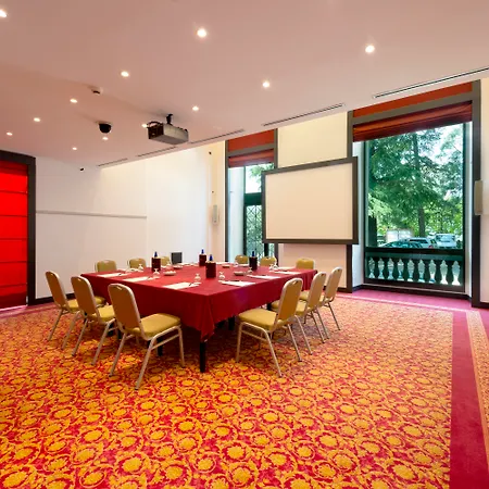 Palace 4*