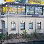 Palace 4*